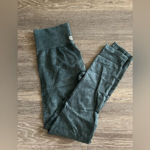 Live Fit (LVFT) Olive Green Leggings